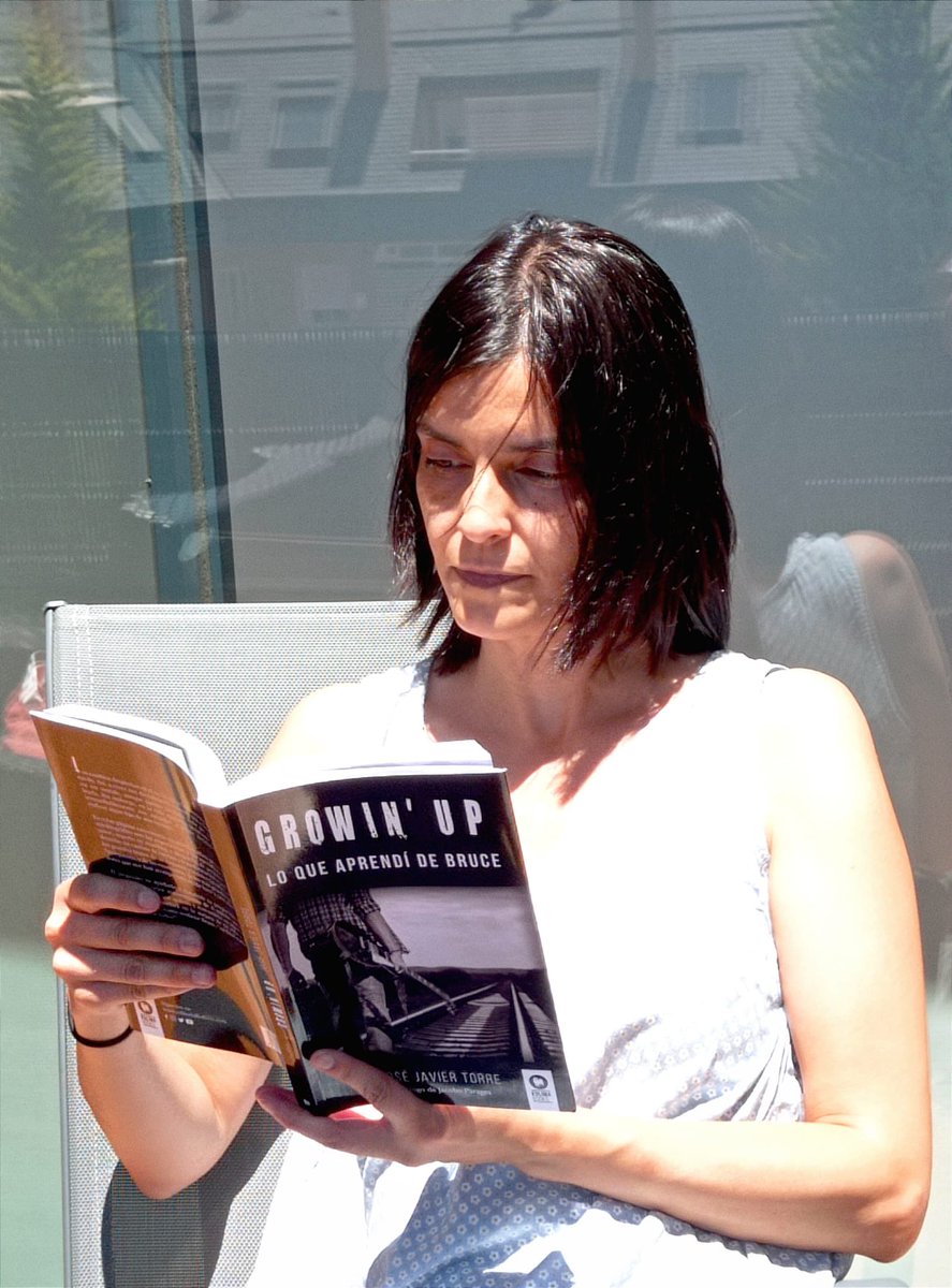 Gemma3tr's tweet photo. #LibrosRecomendados para el #verano “GROWIN’ UP” @JJavier_Torre @EditorialKolima  #brucespringsteen #LecturaRecomendada https://t.co/zQEpGtANmb