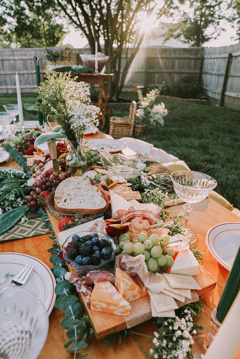 Grazing Table 🥒🧺💕
