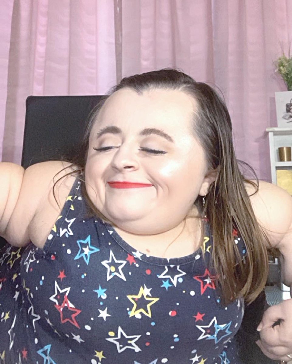Makeup_Hannah15's tweet photo. Happy 4th of July yโall! โค๏ธ๐ค๐ #motd๐ #ootd๐ #4thofjulymakeup #summer2021๐ดโ๏ธ #summermakeup #makeupismypassion #sweetsummertime https://t.co/5XuKzA84FS