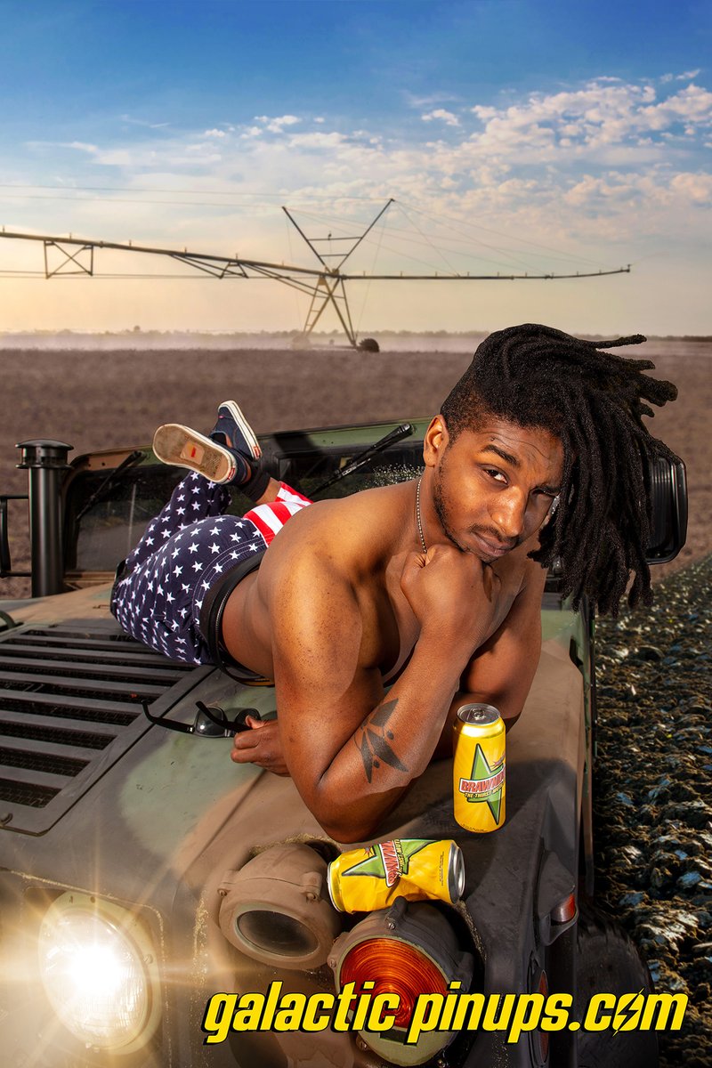 NOMcreative's tweet photo. Happy 4th! 🎆🎆 New shot from my drink-themed #nerdy #pinup calendar, LIVE on #Kickstarter now! https://t.co/5ZjrNFyrwl
This one features #Brawndo by #PresidentCamacho. Hey @terrycrews, hope we did you justice! https://t.co/62mjdgsfJ8