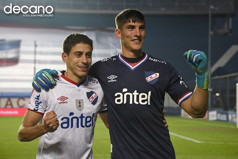 AnaInesMartinez's tweet photo. #Nacional ganó el clásico que empezó anoche en Brasilia. Le sacó ventaja a Peñarol desde la panificación de Cappuccio. El DT confió en los 3 jugadores que estaban en la selección, y que pese a no haber sido utilizados por tabarez, llegaron y marcaron la diferencia (SIGUE) … https://t.co/oObPPPSxQL