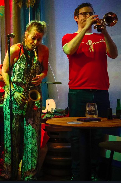 bowen_mel's tweet photo. Trumpets From The Tenements!! 🧡💜
#newsoul #stonedsoulpicnic #funknsoul #antisocialjazz
pic @Kev_Barrett https://t.co/hf2zyuSd2h