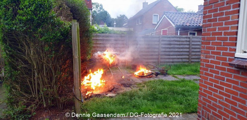 De brandweer van Veendam werd zondagavond even na half tien gealarmeerd voor een buitenbrand aan de Vredenrustlaan in #Veendam #brand #brandweer  Hele artikel is te vinden via de link..???????? . ..