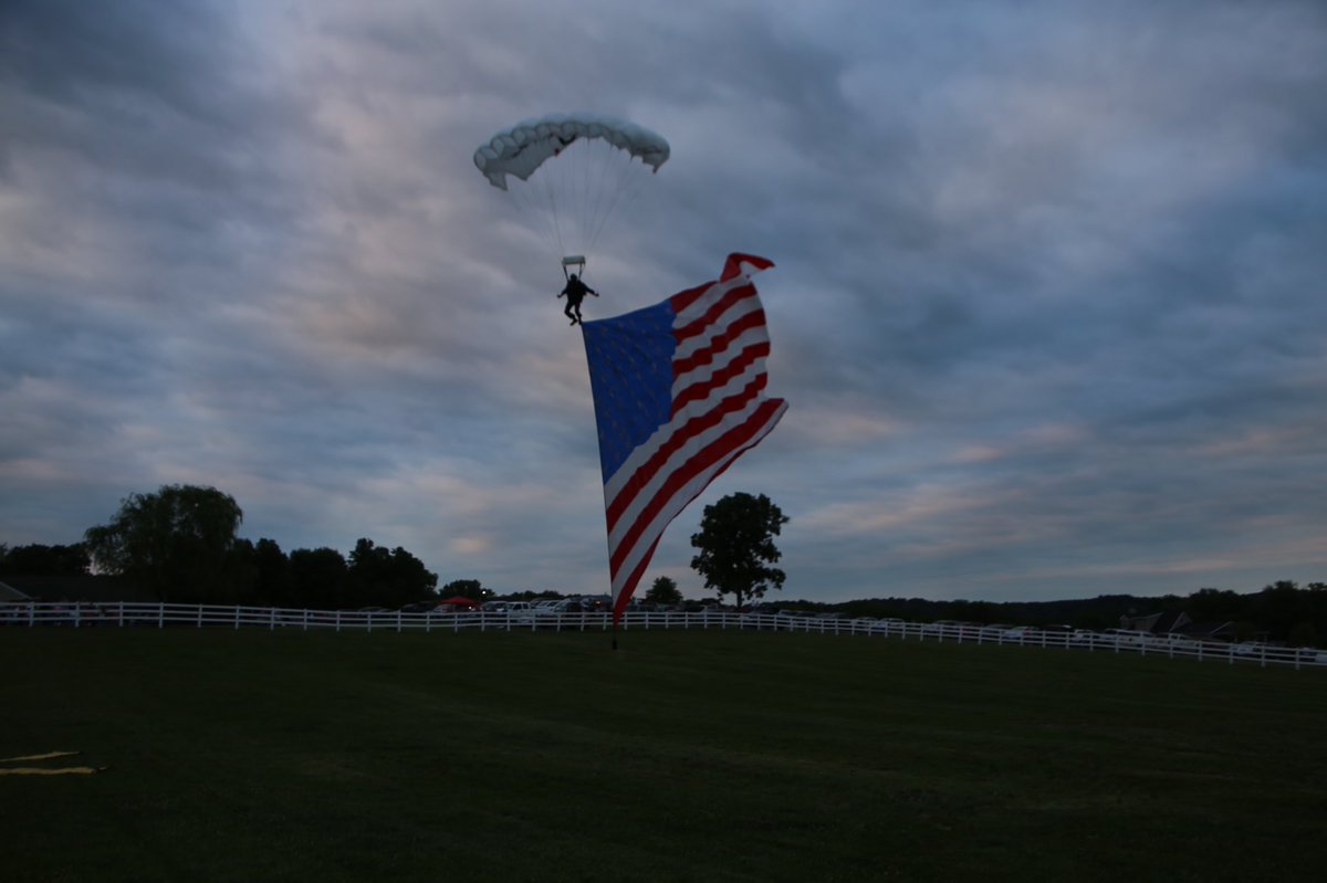 teamfastrax's tweet image. It was an #OnTimeOnTarget performance by #AmericasSkydivingTeam last night in Lucas, OH

This performance was dedicated to Private First Class Colonel Fugett who died Mar 20 1945 in Germany during WWII. 

Pictured with #TeamFastrax are family members of PFC Fugett.