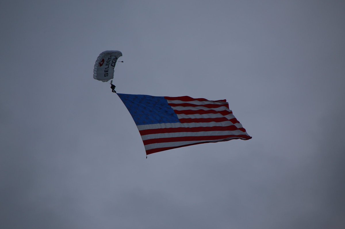 teamfastrax's tweet image. It was an #OnTimeOnTarget performance by #AmericasSkydivingTeam last night in Lucas, OH

This performance was dedicated to Private First Class Colonel Fugett who died Mar 20 1945 in Germany during WWII. 

Pictured with #TeamFastrax are family members of PFC Fugett.