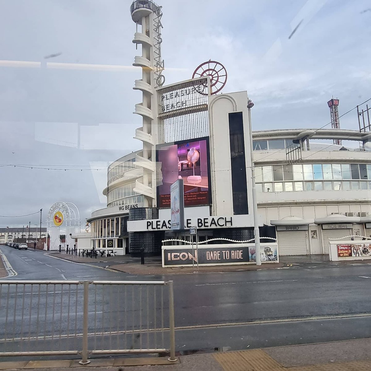 suzysmusicworld's tweet photo. Ok, so going to Gosport didn't work out so we are now in Blackpool instead lol
Any recommendations for things to do and places to eat and drink, please let me know
#suzytheexplorer #travel #blackpool #chabgeofplans #needrecommendations #lastminutedeal https://t.co/pSkvtfQqEC