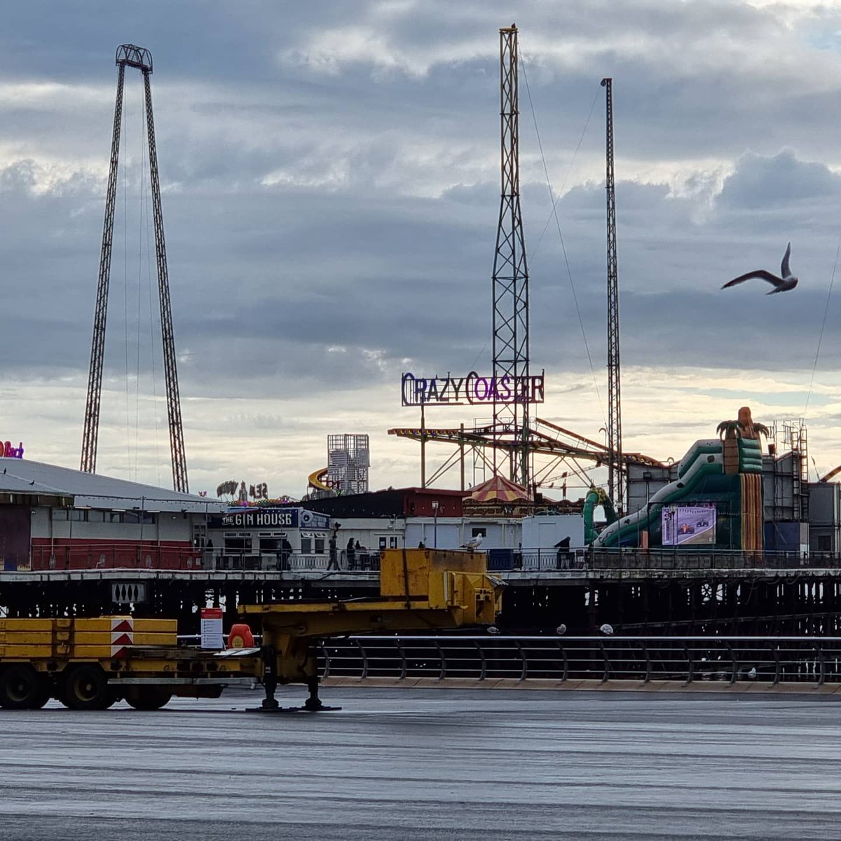 suzysmusicworld's tweet photo. Ok, so going to Gosport didn't work out so we are now in Blackpool instead lol
Any recommendations for things to do and places to eat and drink, please let me know
#suzytheexplorer #travel #blackpool #chabgeofplans #needrecommendations #lastminutedeal https://t.co/pSkvtfQqEC