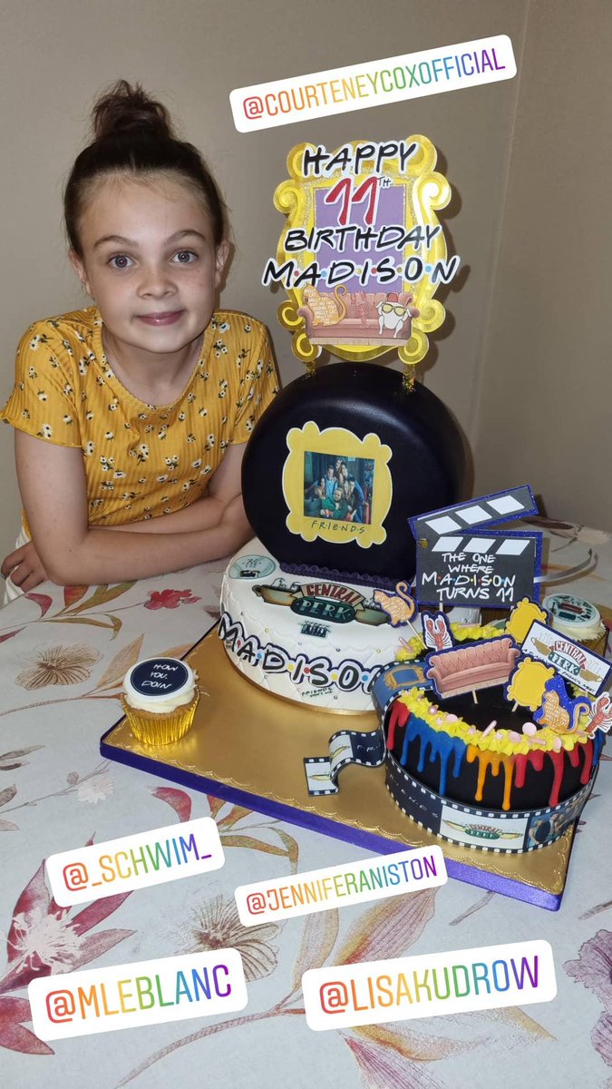 ItsWayneFLC's tweet photo. @CourteneyCox, @LisaKudrow and @MatthewPerry . So my 11 year old niece Madison is obsessed with FRIENDS and her birthday cake was FRIENDS themed. What do you think. 🇮🇪💟🇮🇪 https://t.co/NIza7ztJKP