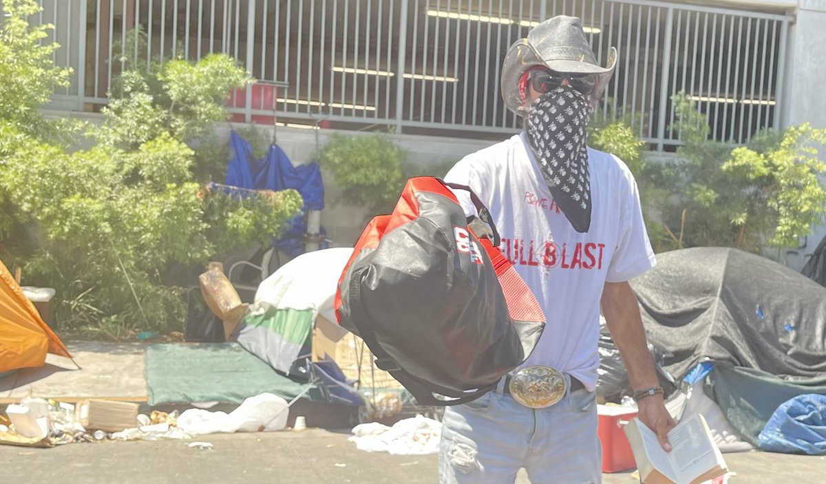 TrueCircleOrg's tweet photo. #Happy4thofJuly #america the #HomelessCrisis in #LosAngeles is out if control. @TrueCircleOrg helps our brothers &amp; sisters living on the streets      #giveback #livegenerously https://t.co/Nqcf88qEvB
