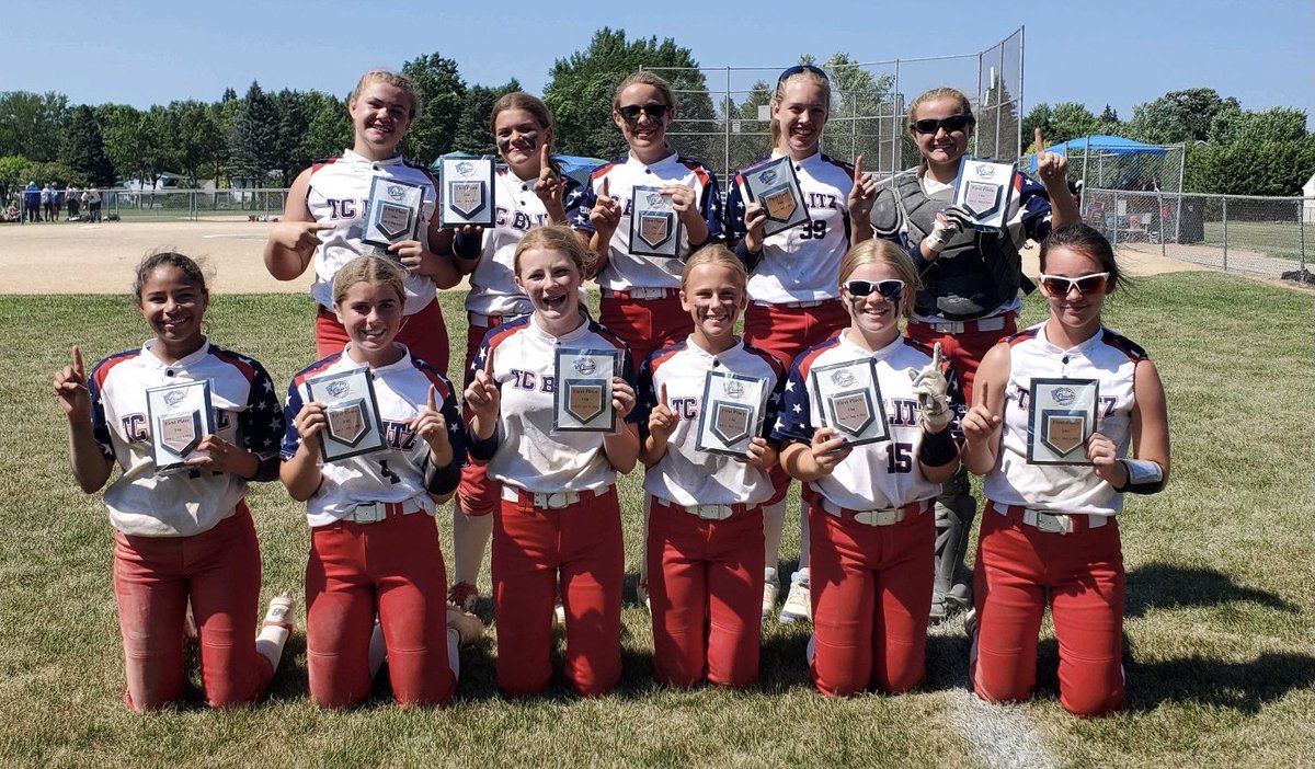 Our 13’s took home the Bronze title <a href="/ClassicPeppers/">Peppers Classic</a>  in Mankato!! Great job, ladies!! #rollblirz