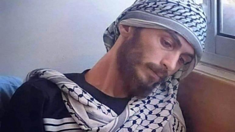 الغصنفر اليوم مضرب حتى عن الماء مقاومة للاعتقال الإدارى. بس شو هو؟ يعني تحبس شخص بلا محاكمة بزعم نيته مستقبلا مخالفة القانون وبلا ما يكون ارتكب شي وغالبا بلا أدلة أو بيانات والمعتقل نفسه لا يعرفها! حتى 2020 الاحتلال كان يحتجز 376+ منهم. هاي قصة أخرى من الكابوس اللي اسمه "إسرائيل"