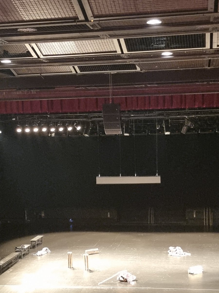 mpilar11's tweet photo. #PeterBrook als seus 96 anys porta una brillant #tempestproject al @teatrelliure dins el @grecfestivalbcn. Està clar que no hi ha límit d'edat per a la feina ben feta. https://t.co/NJLYSLl2Lm
