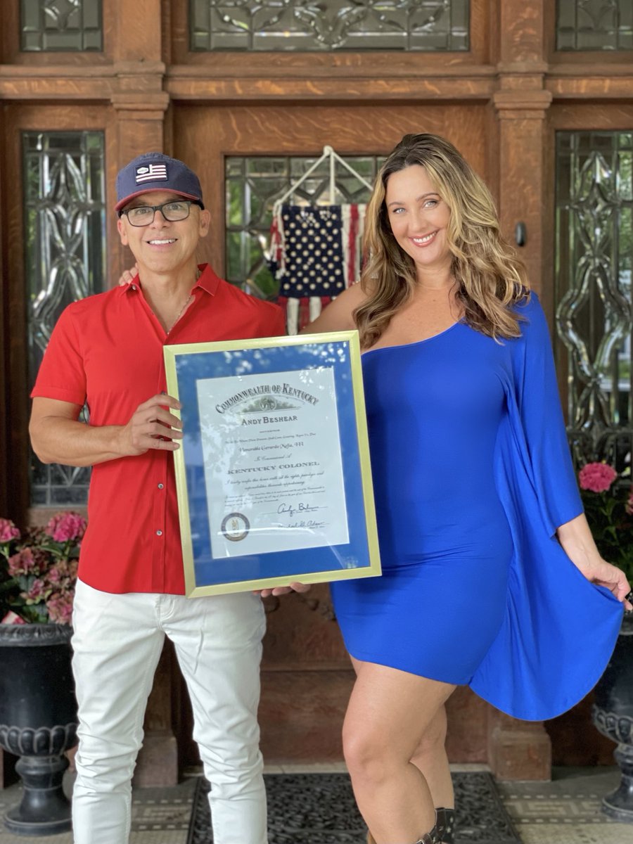 soyricosuave's tweet photo. Es un honor aceptar el nombramiento de Colonel de el estado de Kentucky. Gracias al gobernador ⁦@AndyBeshearKY⁩ por este privilegio. Have a Happy 4th of July everyone!! https://t.co/CGlziT4eAh