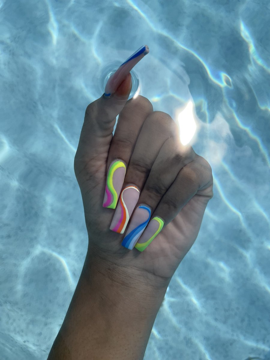 _AsianEyezs's tweet photo. Poolside chillin☀️ https://t.co/hu4sxy8Pi7