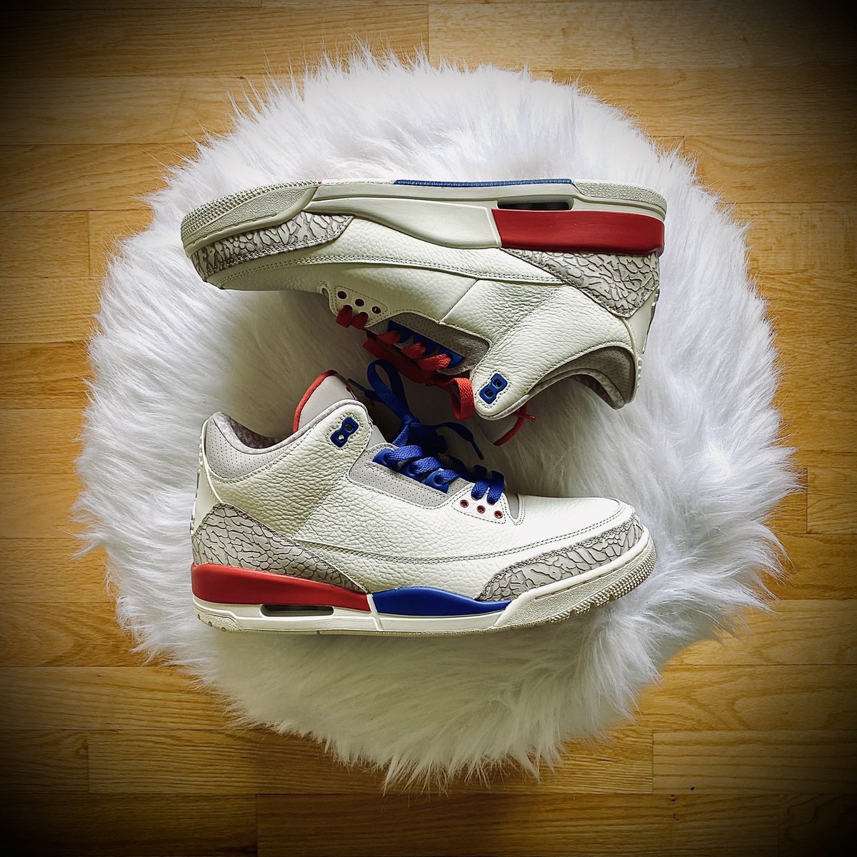 M_Osman_86's tweet photo. Last day of the non hyped sneakers ❤️ These sat to the point that I got them on sale and it only felt right to #unds them today. #Happy4thofJuly everyone #kotd #NoSneakerNeglect #FullRotation @RetailOop #July4th #yoursneakersaredope #AJ3 #independencedayUSA #SundayVibes https://t.co/qtaArzNfhI