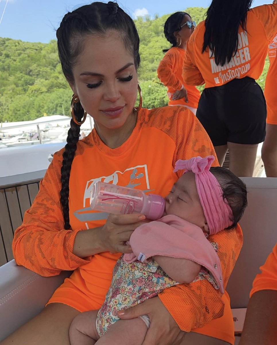 NattiNatasha's tweet photo. Hora del almuerzo 😂❤️ https://t.co/vhf3CrataV