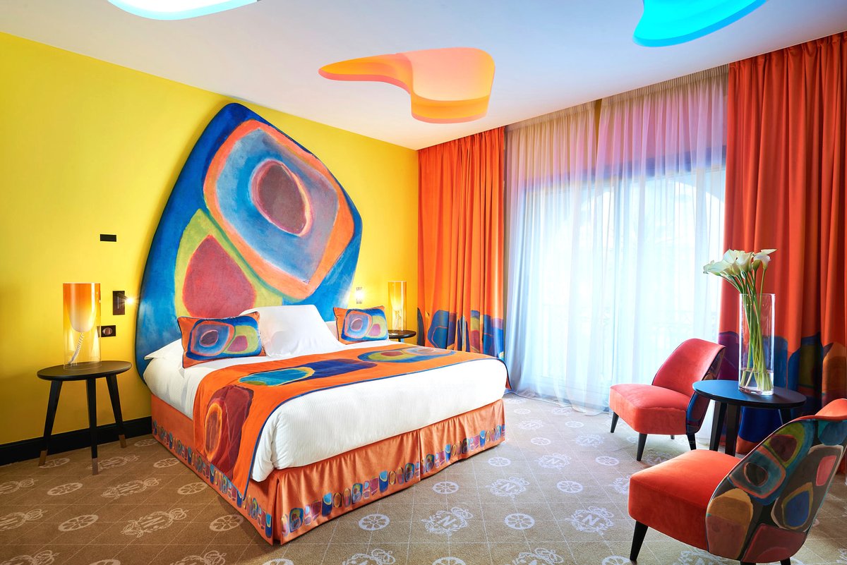 NegrescoHotel's tweet photo. Dans cette #suitefamiliale place à la #couleur et à la #fantaisie. Voir toutes les chambres de cette catégorie ici : https://t.co/bK9N1T8ipI
#LeNegresco #Nice #NiceFrance #ExploreNiceCotedAzur #CoteDAzur #VisitFrance #PartezEnFrance https://t.co/BFymWEkW6K