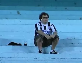 O_Bairrista's tweet photo. Imagina tu ser o único torcedor do teu time no estádio. Anos depois, assumir como Presidente e conquistar dois títulos.

Parece história de filme, mas aconteceu. O RS (e o mundo) conhecem a história do @tiagoarech. Agora a gente quer que a @FIFAcom conheça 

📷 @matheuss_pe https://t.co/3w5C7jUiJZ