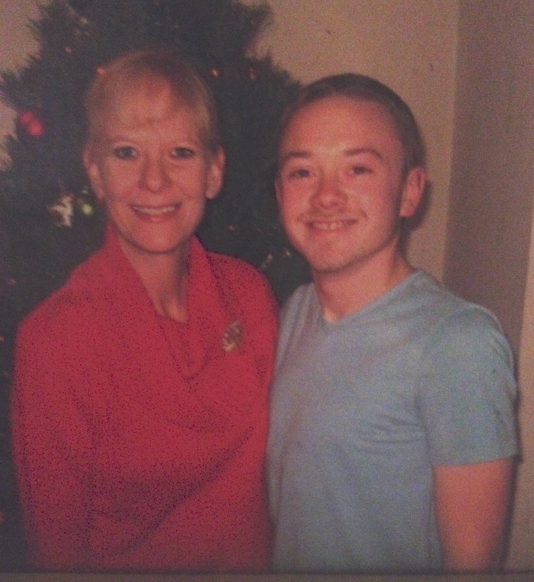 bakedessentials's tweet image. “You're always alive inside of me
Now you're shining like
A sunflower up in the sky” -@MariahCarey  I miss you every day mom, but more so today. I love you. Oct 21, 1964- July 4, 2015