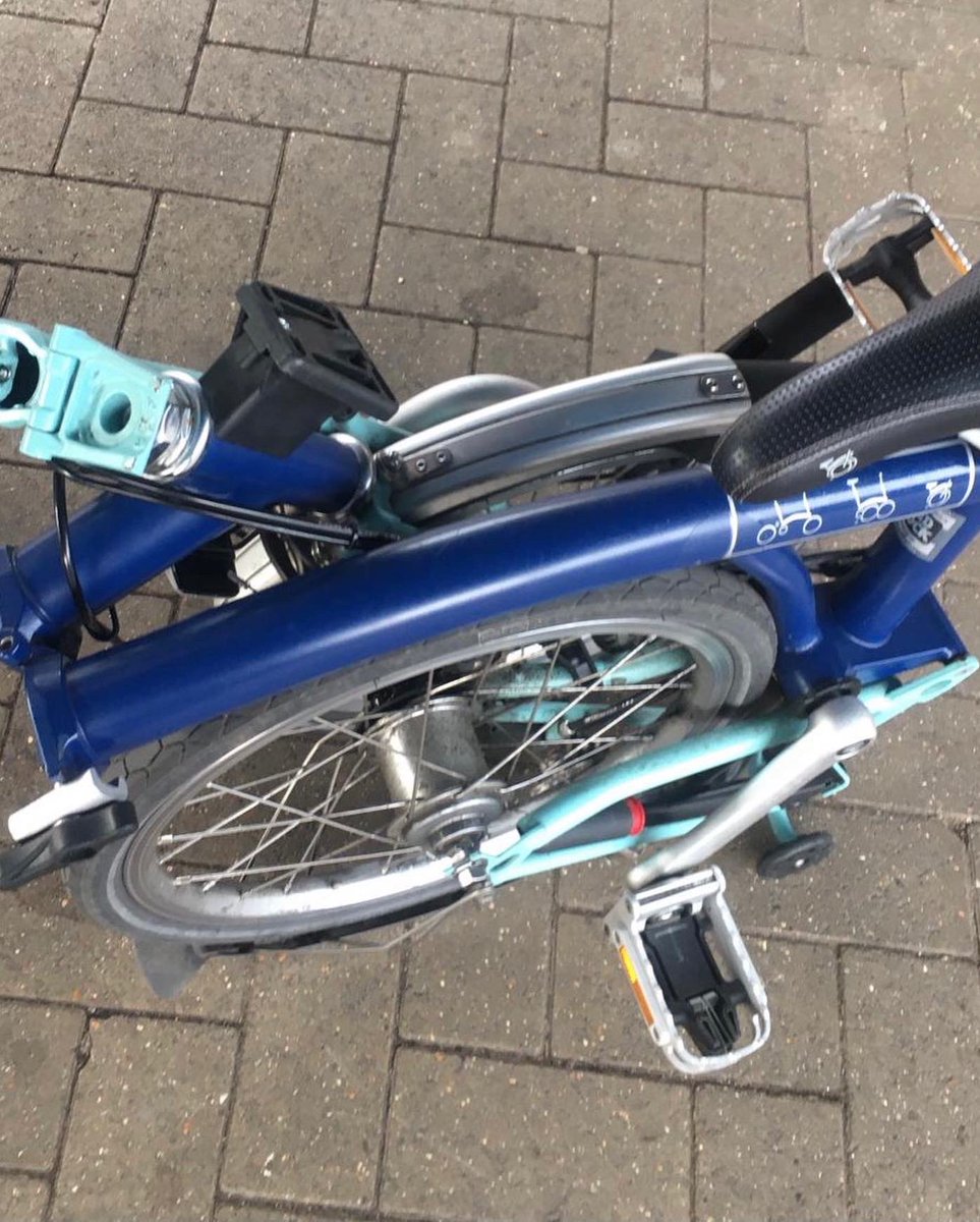 tashaharri's tweet photo. @StolenRide please help me find this lovely Brompton. Serial 1410309294. M3 model. Stolen from Silk St, outside @BarbicanCentre last night. Gutted to have lost her. https://t.co/5YWQ7mlPJf
