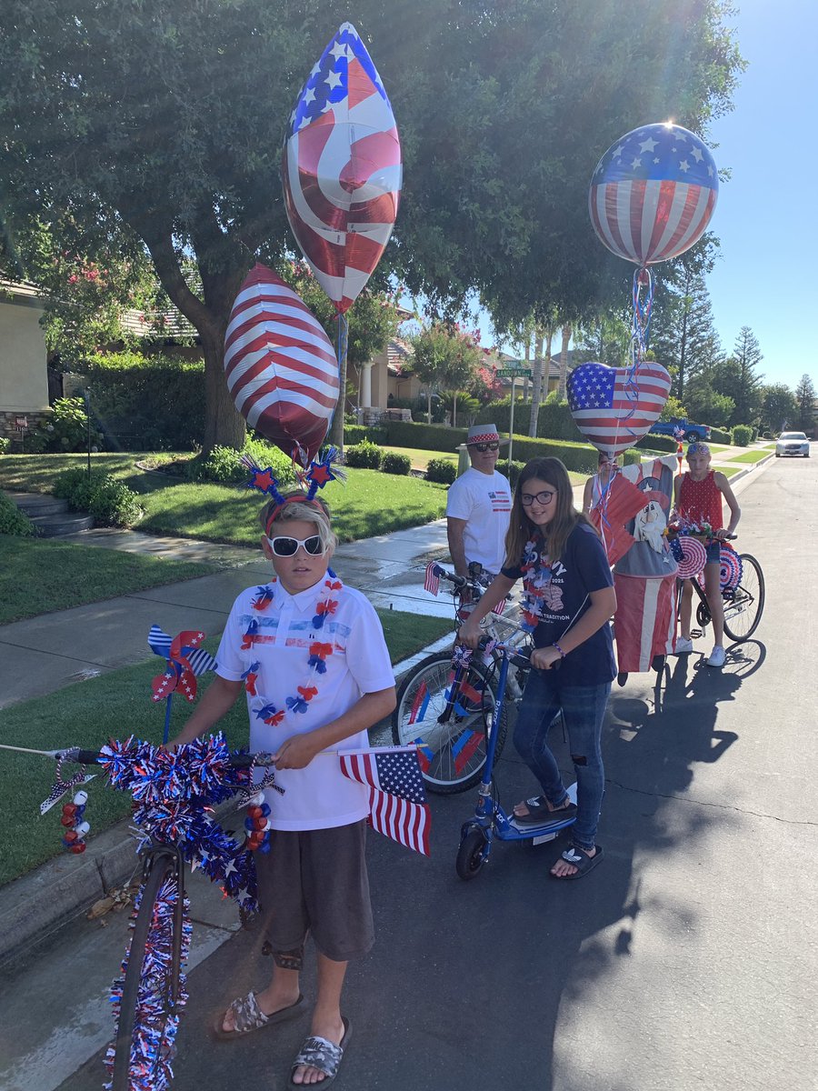 Happy 4th of July 💥
1st Annual 4th of July Parade🧨💙🇺🇸❤️🎆
#buildingcommunity #neighborhoodfun #4th of July 2021