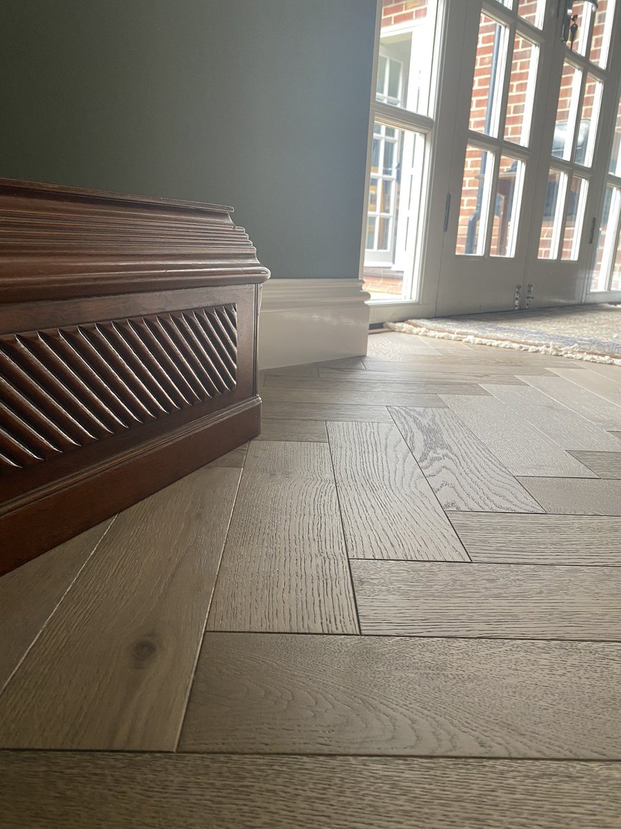 carp3tman's tweet photo. Sometimes you do a job and think …… “I want that”
We recently installed @V4Woodflooring ZB101 “frozen umber” in a beautiful house in Wroughton and we just love the way the customer decorated their home. The herringbone was run throughout the hallway and dining room. https://t.co/cBXAEMCvi3