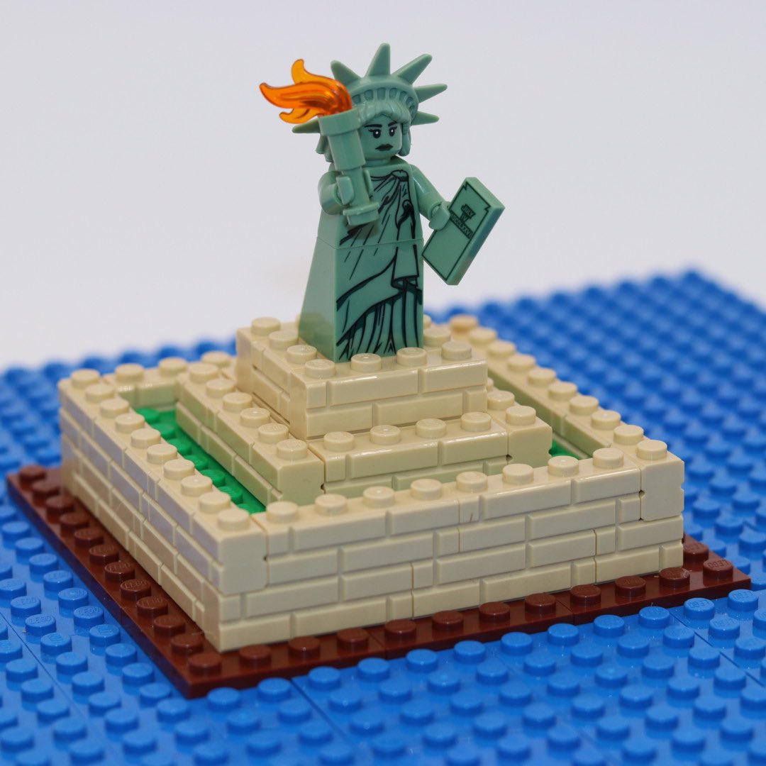 londonsh's tweet photo. Happy 4th July to all our American friends. Here’s a little MOC we made for you. #AFOL #IndependenceDay #lego #legominifigure #statueofliberty #legophotography #eventprofs #party https://t.co/C2Qm4azAuh