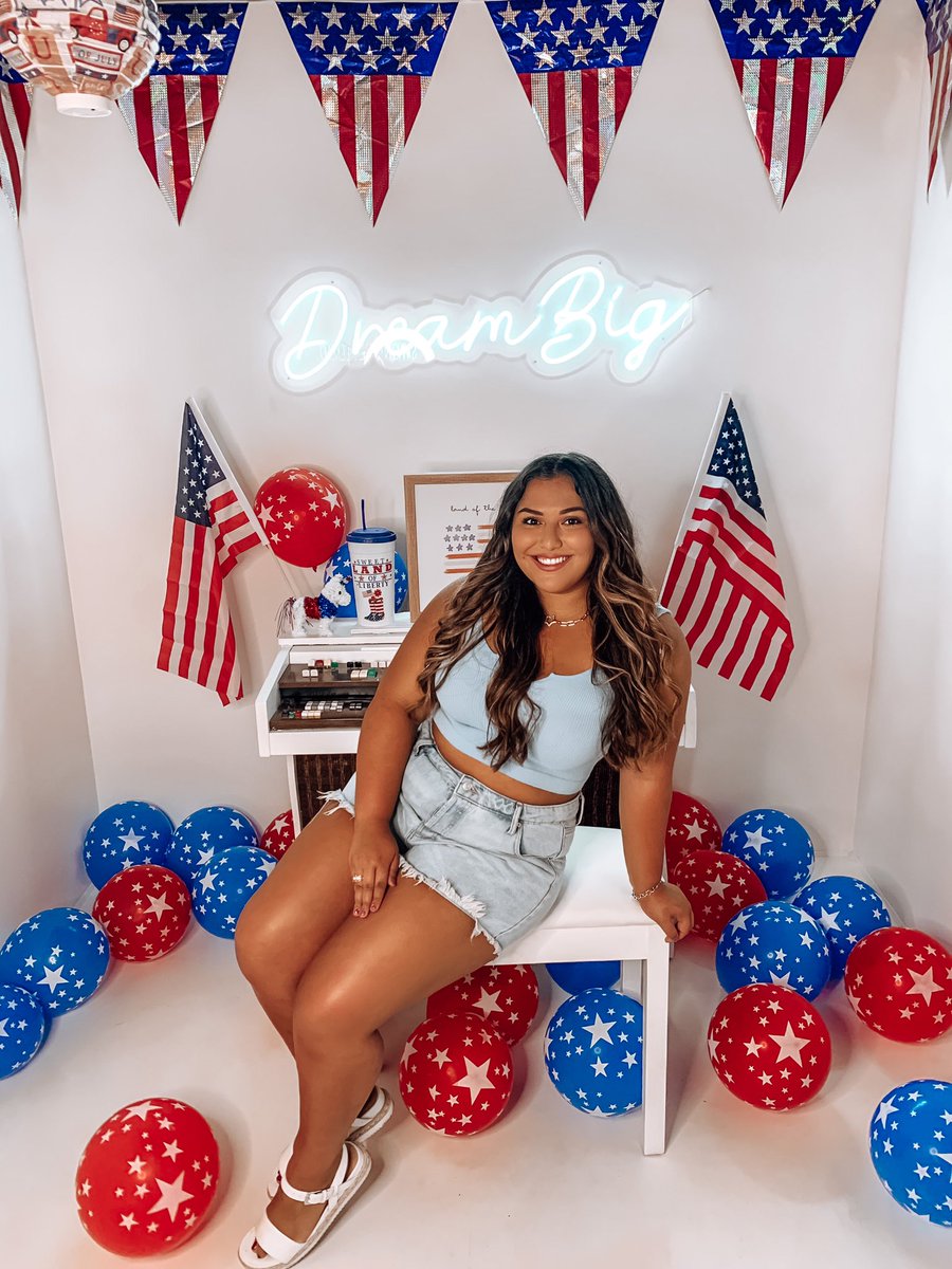 texastechadpi's tweet photo. Being an ADPi is living the American Dream🤍❤️💙
#adpitheblueandwhite #RedwhiteandBoom #GoADPi #texasadpiproud #techrec21 #ttu25 https://t.co/4dkTePmKXD