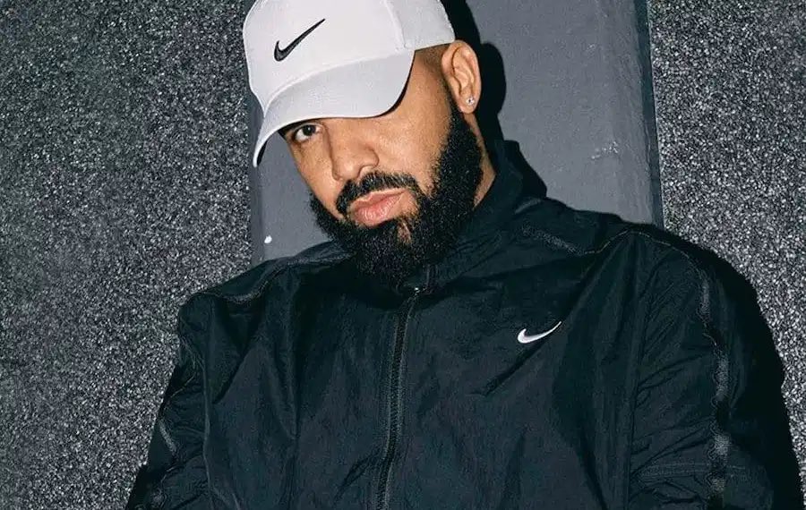 amin_goat's tweet image. Bonsoir, qui est le plus polyvalent au micro 🎤 

RT POUR DAMSO 👁 

FAV POUR DRAKE 🦉