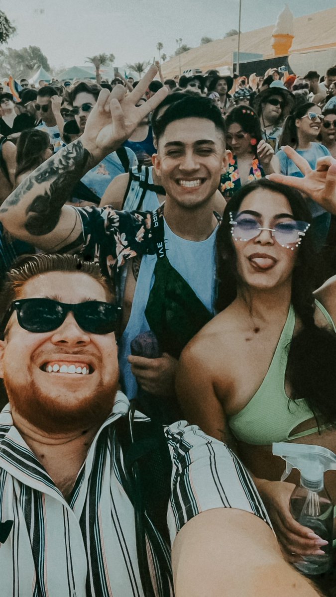 RojoPineda13's tweet photo. Last night was definitely a night to remember #MyFirstRave @daytripla https://t.co/xKN4lJNkE1
