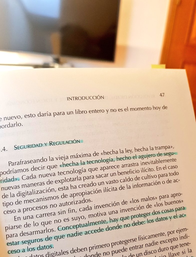 javi_yl's tweet photo. "Hecha la tecnología, hecho el agujero de seguridad". https://t.co/fawNuipRcR