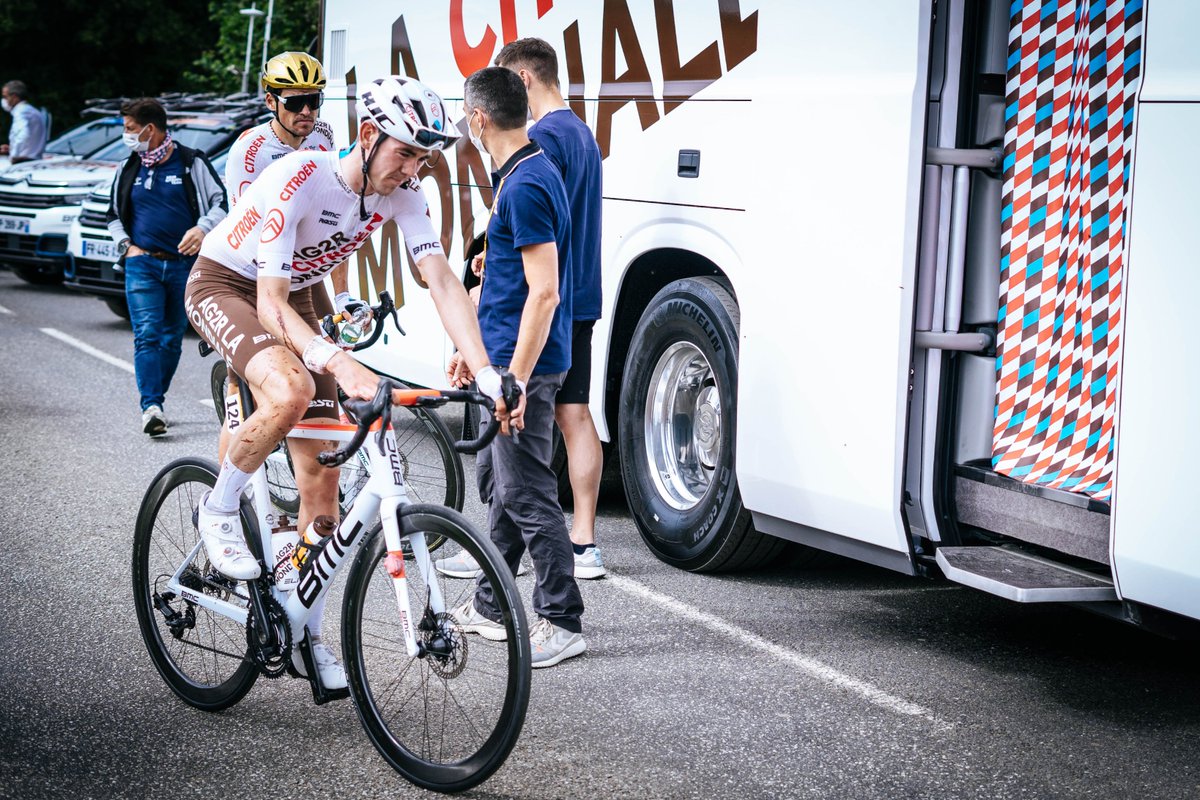decathloncmacgm's tweet photo. 🇫🇷 @LeTour 

How it started ⬇️                       How it's going ⬇️

#AG2RCITROËNTEAM #RoulonsAutrement #RideDifferently #TDF2021 https://t.co/f6pXKrfwHm