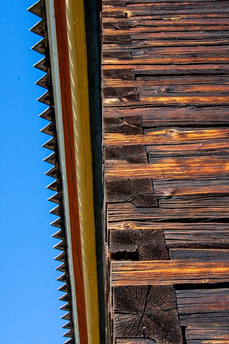 petrira's tweet photo. UNESCOn maailmanperintökohde Petäjäveden vanha kirkko. Keskisuomalaisten talonpoikien vuosina 1763–65 rakentama vanha kirkko on veistetty huikaisevalla taidolla.
#kirkko #church #unescoworldheritage #arkkitehtuuri #architecture #paanu #paanukatto #hirsi #hirsikirkko https://t.co/sm1kXYvG4K