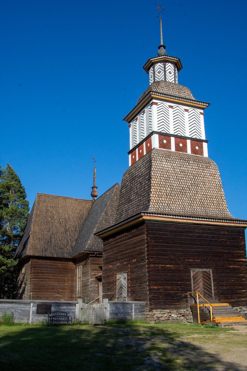 petrira's tweet photo. UNESCOn maailmanperintökohde Petäjäveden vanha kirkko. Keskisuomalaisten talonpoikien vuosina 1763–65 rakentama vanha kirkko on veistetty huikaisevalla taidolla.
#kirkko #church #unescoworldheritage #arkkitehtuuri #architecture #paanu #paanukatto #hirsi #hirsikirkko https://t.co/sm1kXYvG4K