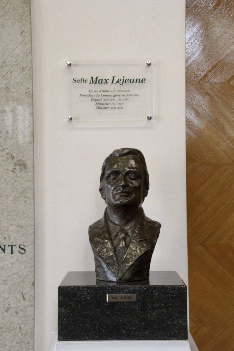 SHaussoulier's tweet photo. Hier se tenait l’Assemblée générale du @ClubMaxLejeune présidé par @PascalDemarthe : l’occasion de rendre #hommage à celui qui a présidé le Département @Somme_fr 43 ans. Nous lui devons tant, ici, en Baie de #Somme. La salle des délibérations @Abbeville80 porte à présent son nom. https://t.co/Uh251xAylr