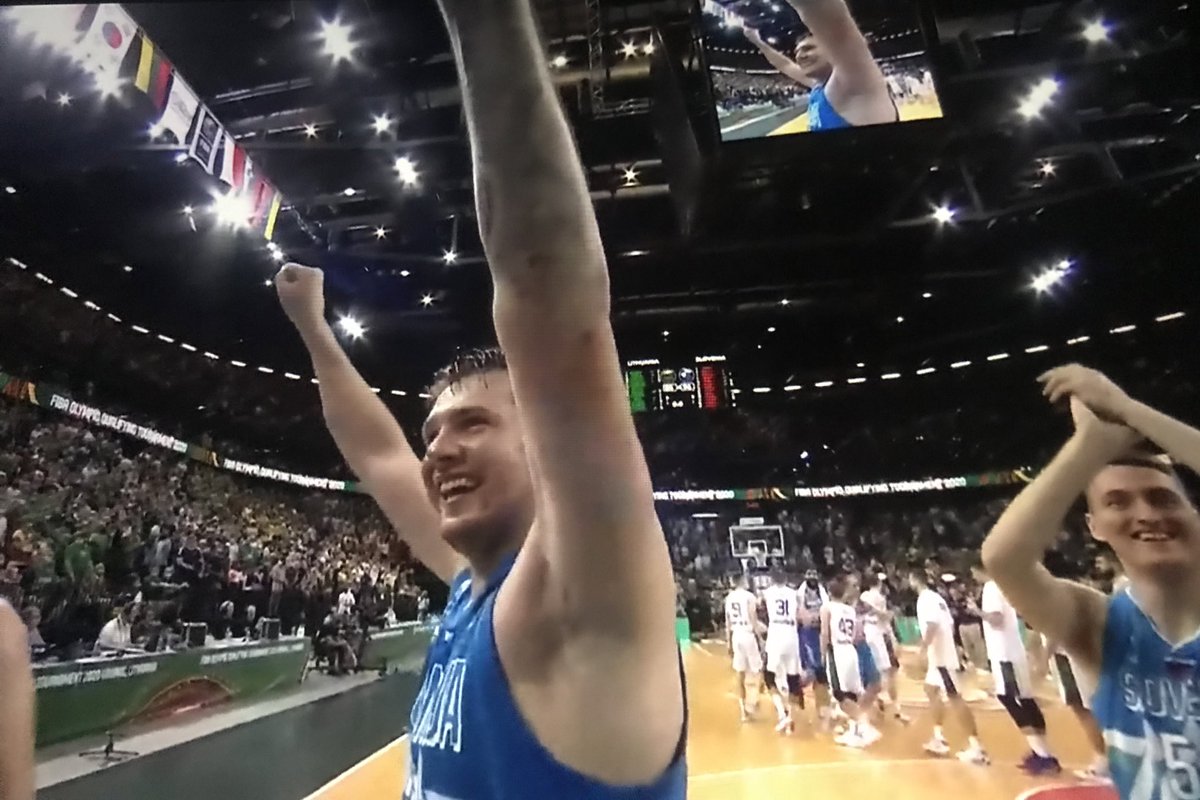 Buzzer_BeaterFR's tweet photo. ‼️LUKA DONCIC SERA BIEN PRÉSENT AUX JO !!! 

✅La Slovènie remporte sa finale TQO face à la Lituanie !

👉Doncic : 31-11-13 🔥 https://t.co/nbX2gu0eei