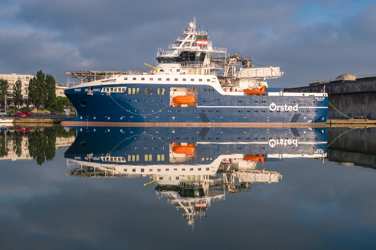 p_pouvreau's tweet photo. Du coté de #SaintNazaire la semaine passée... #WonderoftheSeas #WindofHope #MscWorldEuropa #SamueldeChamplain #cruiseship #dreger #supplyvessel #shipyard #shipsinpics #shipspotting #LoireAtlantique https://t.co/NsHcsJ8MWm