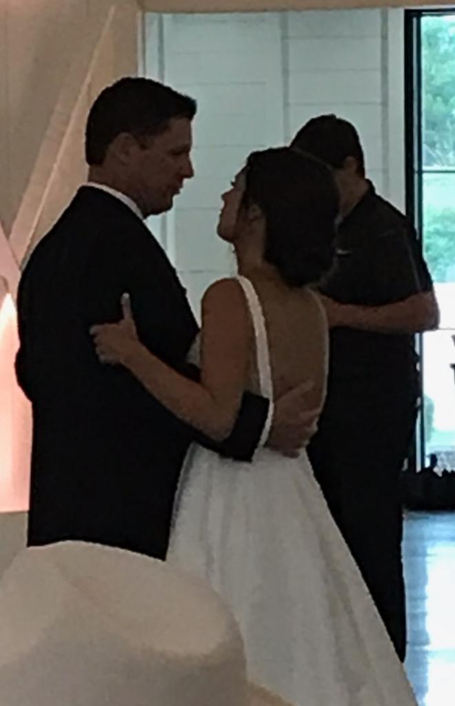 Randy Mcilvoyさんはtwitterを使っています Great Weekend At The Mcilvoy Slater Wedding Congrats To Our Daughter Keely And Husband Noah And Thanks To The Great Folks At The Farmhouse In Montgomery What A Venue T Co Pshnllkase