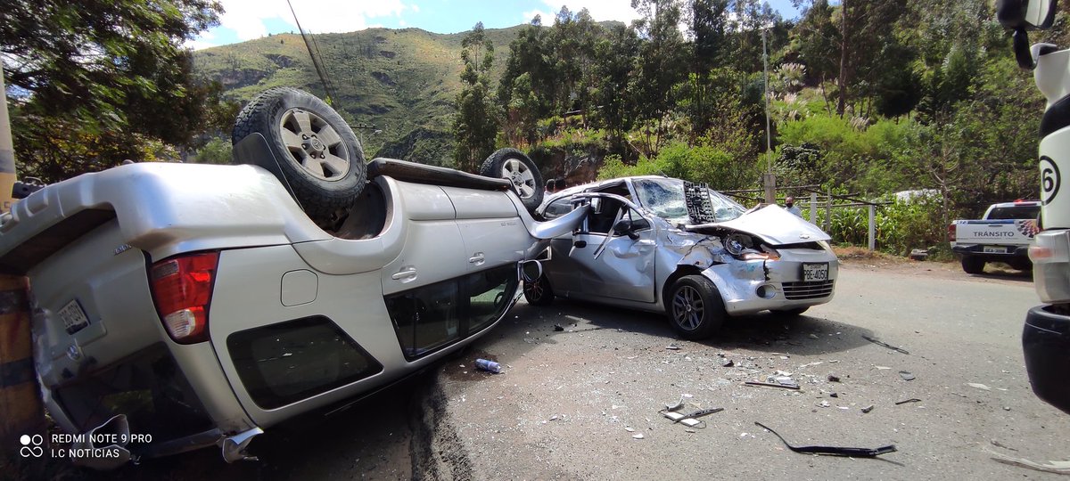 IncidenteCuenca's tweet photo. Se registra un grave accidente de tránsito en la vía Cuenca Gualaceo sector el Descanso @tomebamba @elmercurioec https://t.co/HpSB3uLmF6