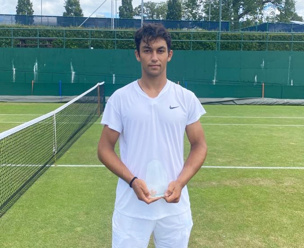 rnadalacademy's tweet photo. “2 🏆 of 🌱, please” 😎
- Doubles champions ✅
- Runner-up in singles ✅
Congratulations on your great week in Roehampton Dani Rincón 🇪🇸&amp; Abdullah Shelbayh 🇯🇴! Coming soon… @Wimbledon ‼️ VAMOS‼️ https://t.co/VOZLvwbRII