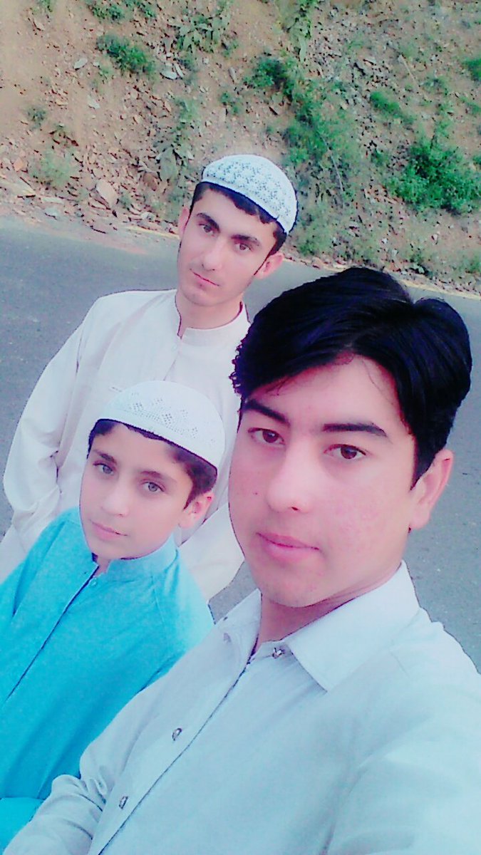 BaseerOfficial's tweet photo. #OldMemories
Me,Safiullah Khan &amp; my best friend Tufail Ahmad https://t.co/Dl31fN0uCf