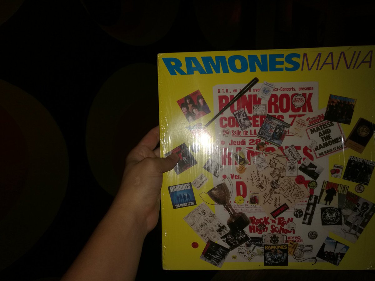 RnSerrano's tweet photo. Wache @BadlifeAlex con quienes armamos el after anoche en el @VinylCafeSS 
#Punk https://t.co/yFJKGgBK3E
