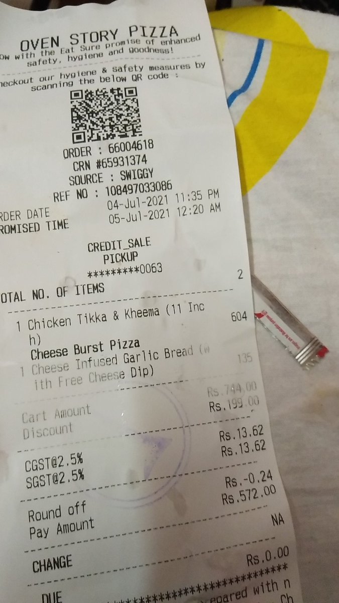 deepakonsong's tweet photo. @Oven_Story @SwiggyCares This is what my order looked like,  they didn't deliver Garlic bread,  they were willing to refund me RS 50. I want you all to be the judge, if I should really accept it https://t.co/S5QTPx78z5 https://t.co/TCz6pjiOgV
