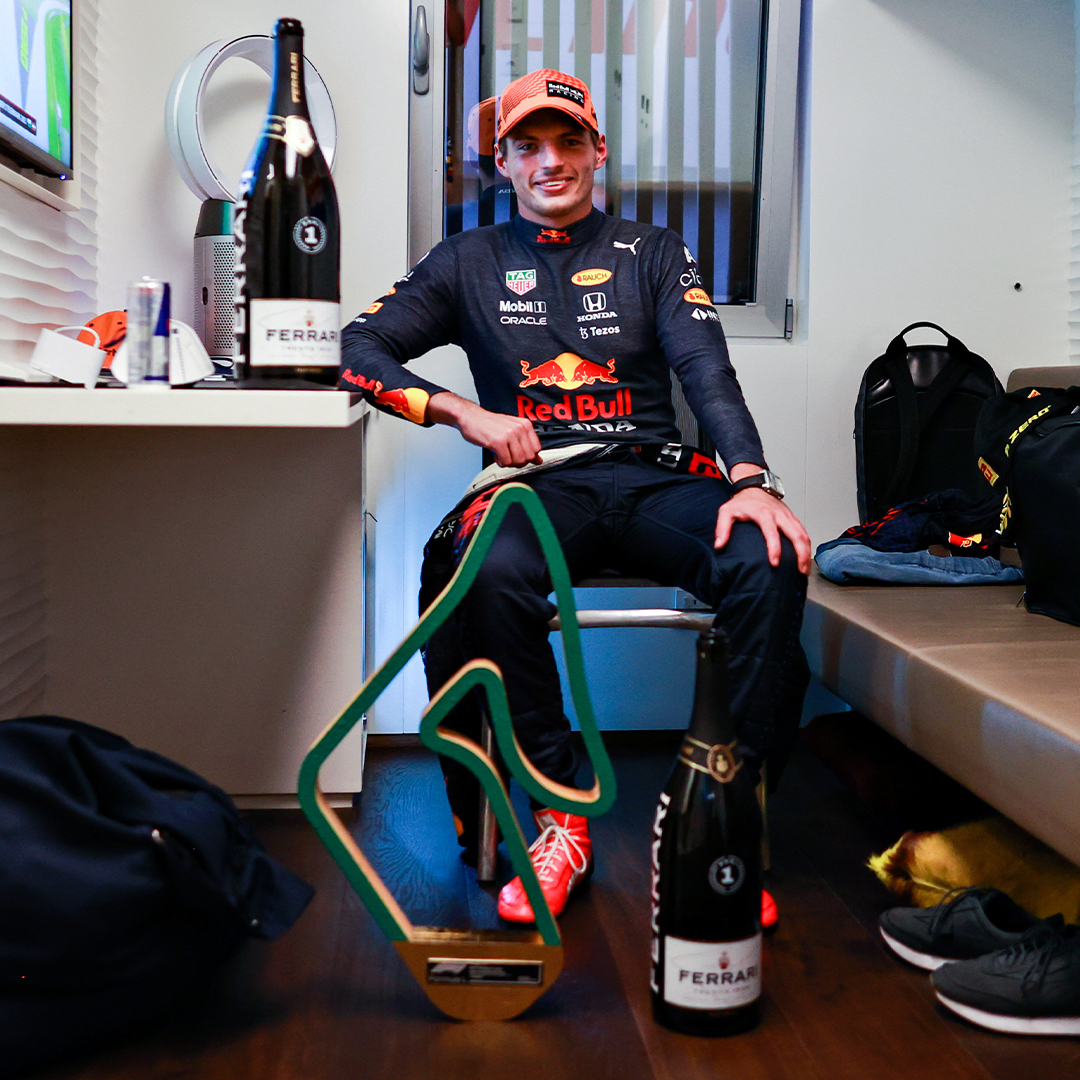 redbullracing's tweet photo. Four wins at the Red Bull Ring 🏆 𝗩𝗲𝗿𝘀𝘁𝗮𝗽𝗽𝗲𝗻 𝗥𝗶𝗻𝗴 isn't too far away 😆 #AustrianGP 🇦🇹 https://t.co/ni2AjATeDW