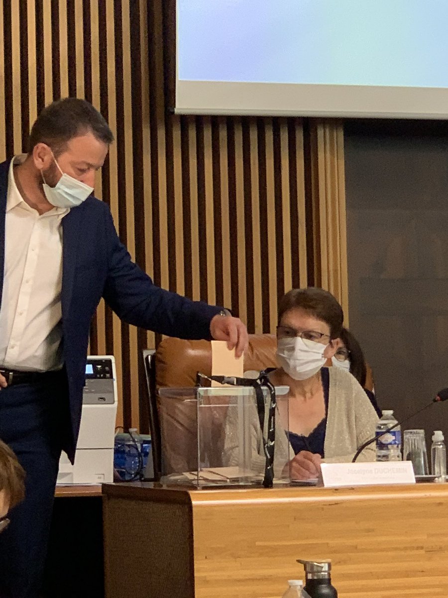 lemilton50's tweet photo. Voilà une semaine que nous sommes officiellement élus au conseil départemental de la Manche. Nous sommes évidemment très reconnaissants de la confiance que vous nous avez portés. 
Nous restons humbles devant l’abstention record et l’énorme tâche qui nous attend. https://t.co/YEvtGTyUKF