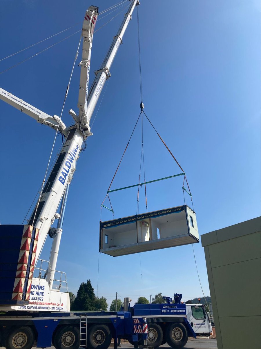HeavyLiftHQ_'s tweet image. Baldwins Crane Hire, Mobile Crane installing Modular Buildings

📸 DLH Lifting Services @BaldwinsHEAVY #ModularBuildings #PremierModular #Portakabin #IntegraBuildings #ElliottBuildings #CatFoss #NHS #Education