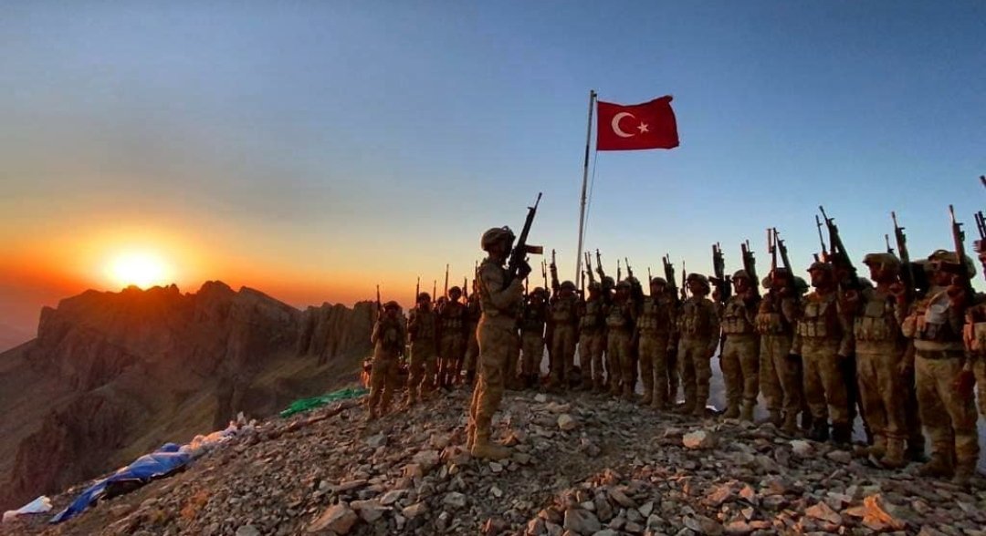 Korku Nedir Bilmeyiz 🇹🇷🇹🇷

#TürkümMüslümanım