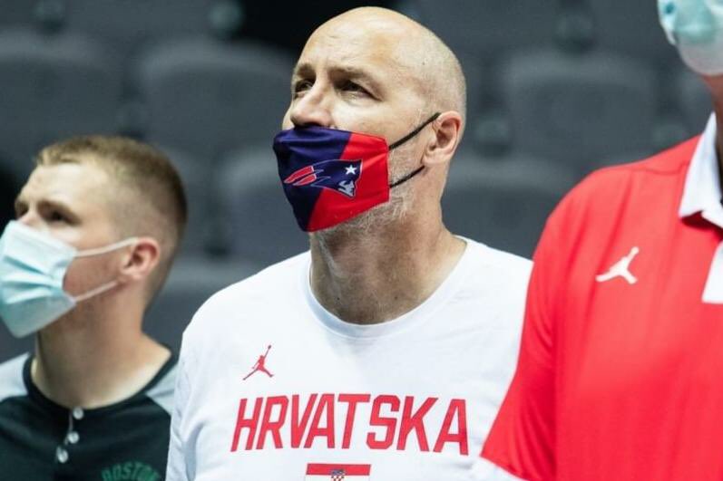 TonciRestovic's tweet photo. U nasoj kosarci sve temeljito triba minjat!
#anyonebutpatriots https://t.co/H1ydaWhWpd