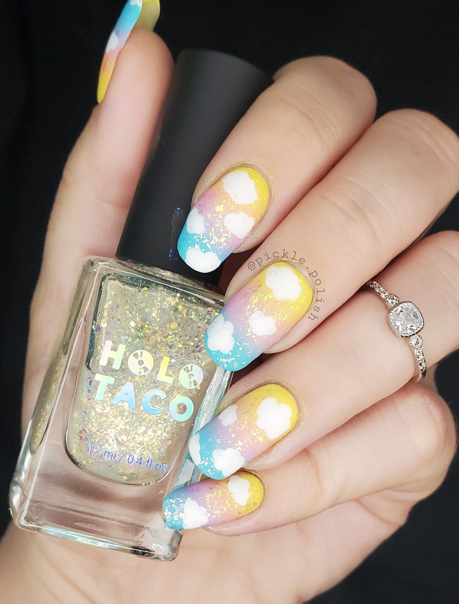 kpicklepolish's tweet photo. These colours go so nice together. I love how this turned out. @holocombo @nailogical #holotaco #nailart https://t.co/RYoB7Ph35x