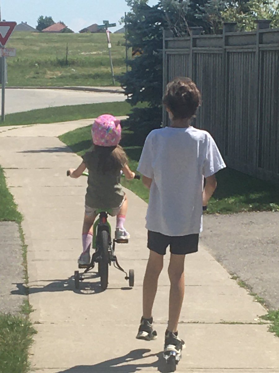 It’s a beautiful Sunday for a 🛴🛼🚲 with 2/3 of my #minipeakers <a href="/MyPeakChallenge/">My Peak Challenge</a> <a href="/SamHeughan/">Sam Heughan</a> #Peakersonwheels #minipeakersonwheelstoo #mypeakchallenge #MarieCurie